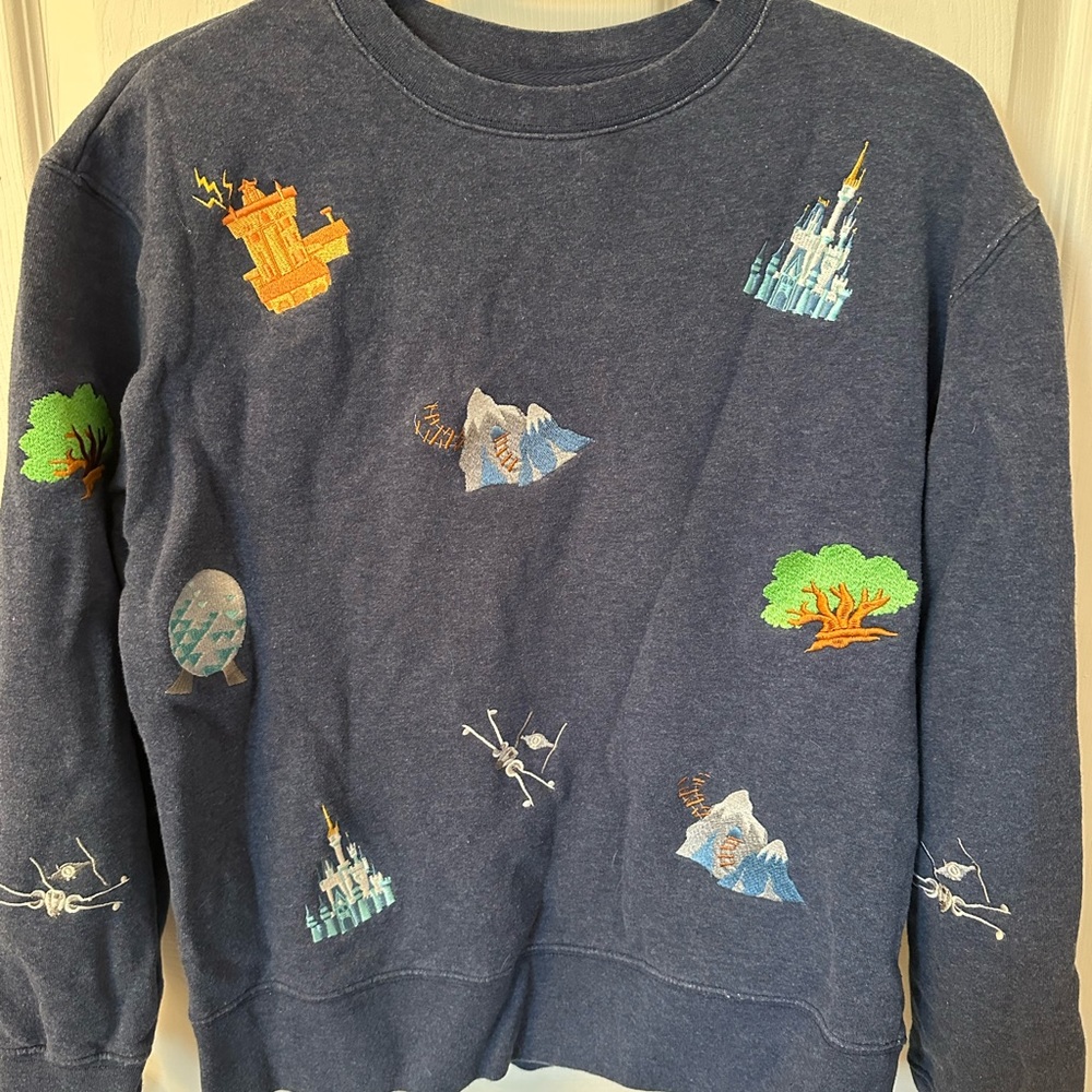 Walt Disney world embroidered crew neck sweater S